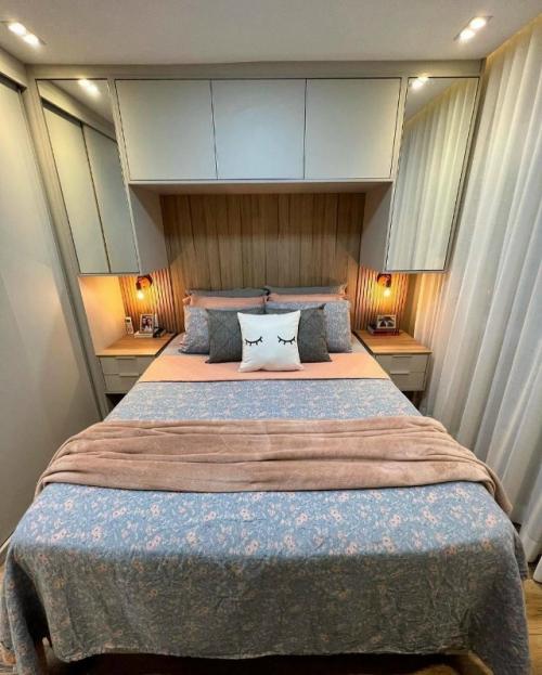 Компактная спальня с умной системой хранения. 04