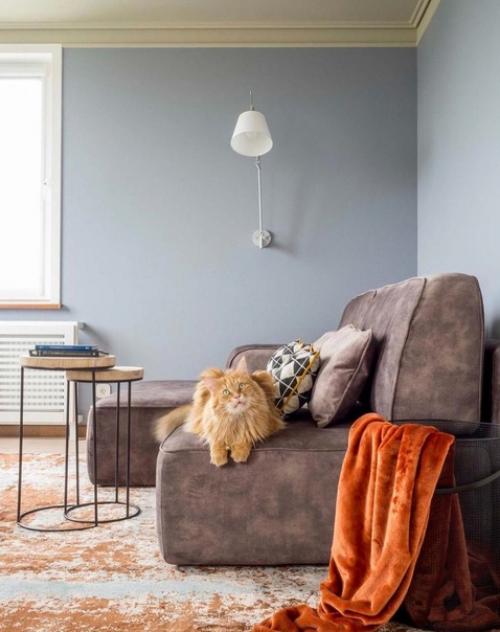 Светлый интерьер с яркими акцентами. 01