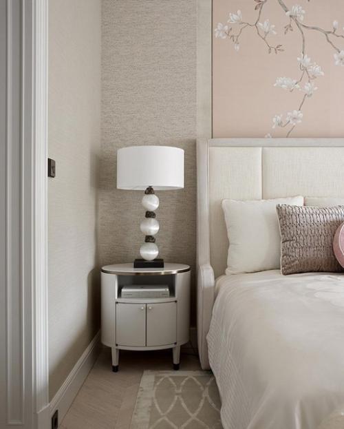 Эта квартира находится в городе Санкт-петербург, а ее интерьер полностью соответствует духу этого места.