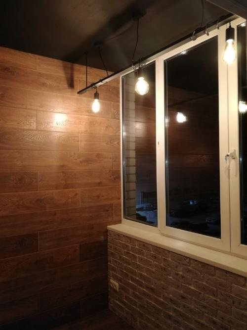 Обустроили мужу кабинет на лоджии.