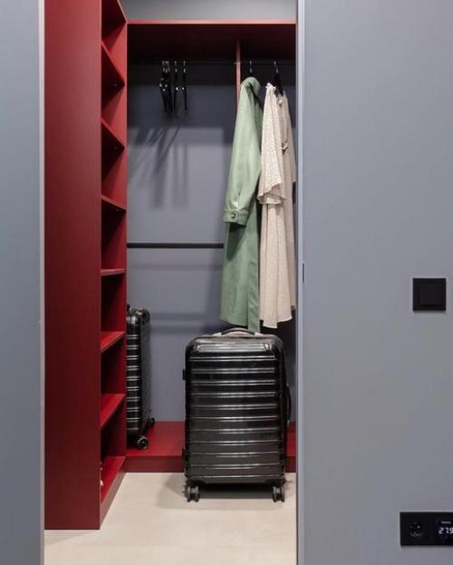 Небольшая квартира.  Но посмотрите какая у нее крутая цветовая гамма. 03