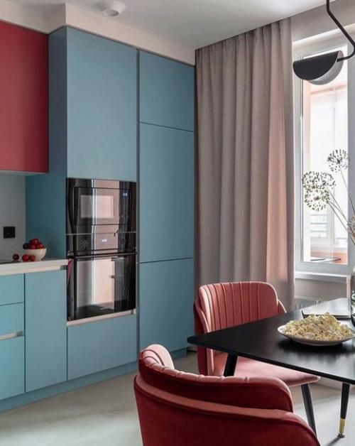 Небольшая квартира.  Но посмотрите какая у нее крутая цветовая гамма. 05