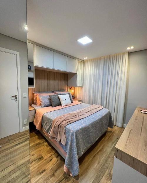 Компактная спальня с умной системой хранения. 05