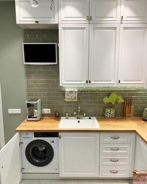 Гостиная, совмещенная с кухней, визуально увеличивает площадь обеих зон за счет отсутствия стены. 01