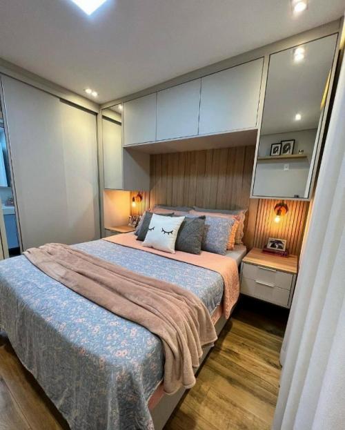 Компактная спальня с умной системой хранения. 03