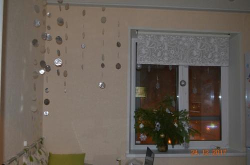 Добрый день, уважаемые, нужен ваш совет по поводу оформления окна в кухне. 02