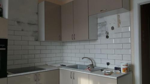 Добрый день, уважаемые, нужен ваш совет по поводу оформления окна в кухне.