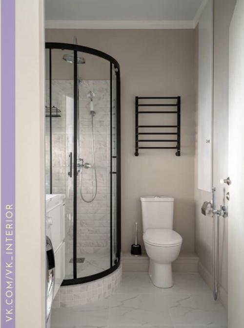 Очень классная идея с прозрачным фартуком, который одновременно окно в ванну. 08