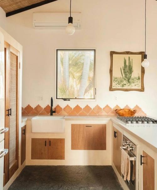 Небольшой загородный дом.