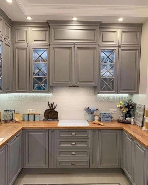 Небольшая кухня в сером цвете. 03