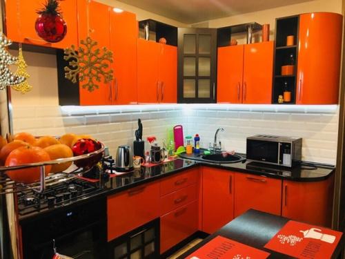 Купили квартиру и пришлось въезжать в голые стены, чтоб не платить за аренду. 02