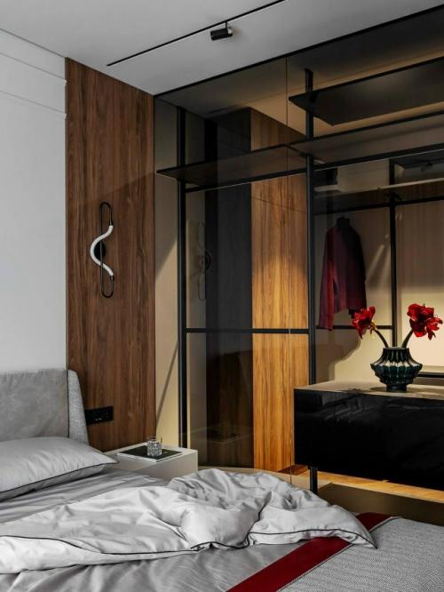 Лепнина, путешествия и красные акценты: квартира в Минске. 04