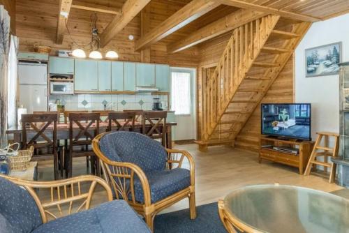 Вот такой дачный домик. 03