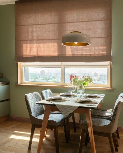 Квартира, где брусничный холодильник стал главной звездой. 07