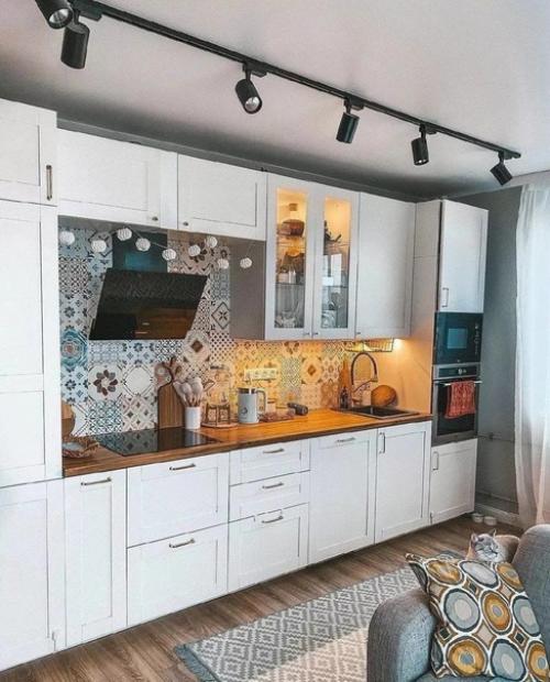 Яркая, солнечная кухня.