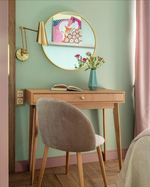 Квартира, где брусничный холодильник стал главной звездой. 03