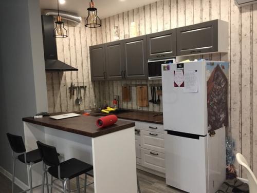 Наша квартирка обжита уже немного.