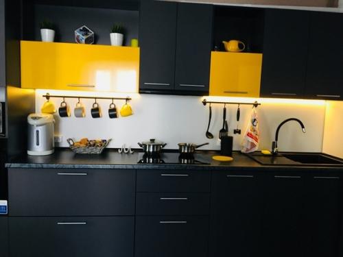 А мне нравятся яркие акценты в интерьере. 01