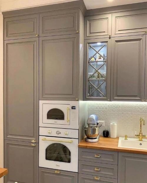 Небольшая кухня в сером цвете. 01