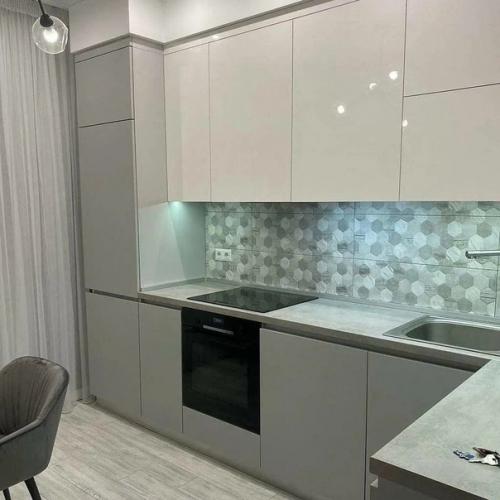 Такой монохромный интерьер можно за основу взять. 01