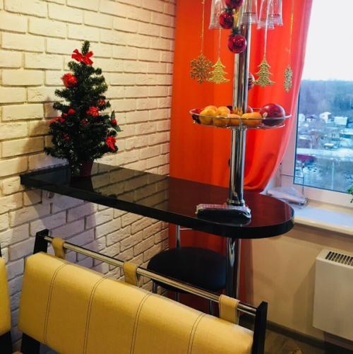 Купили квартиру и пришлось въезжать в голые стены, чтоб не платить за аренду. 04