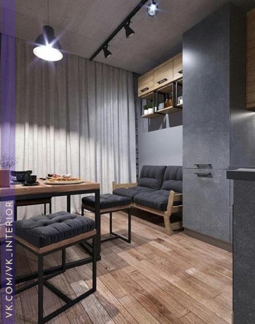 Обратите внимание на диванчик.