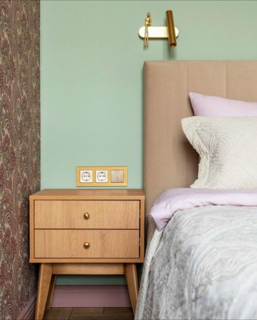 Квартира, где брусничный холодильник стал главной звездой. 04