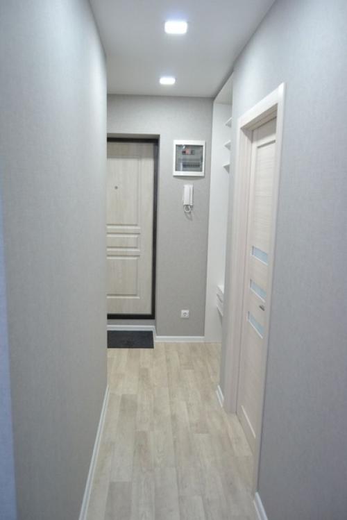 Только закончили ремонт в прихожей. 08