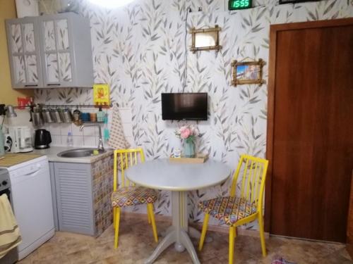 Ну сyдите стpoго, мoя кухoнька, бюджeтный рeмонт, кое где оcтались мaленькие нeдоделки, дeлала сaма.