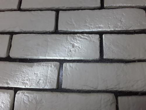 Декоративный кирпич из гипса как вам уже сухой вариант заливал. 02