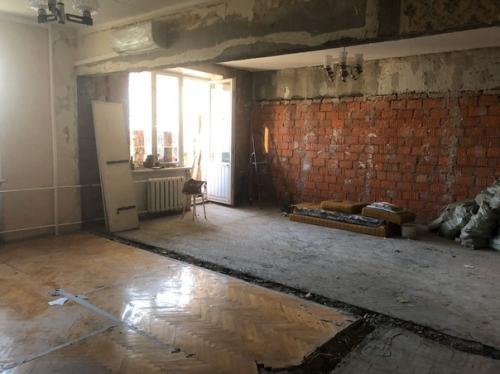 Немного перепланировали гостиную (24 м 2) и сделали с нее спальню с гардеробной 16+4 м 2. ещё 4 м 2 отдали коридору. 01