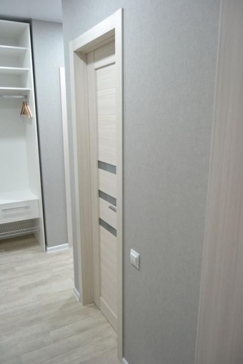 Только закончили ремонт в прихожей. 04