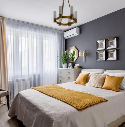 В этой небольшой двушке дизайнеру удалось уместить все необходимое. 01