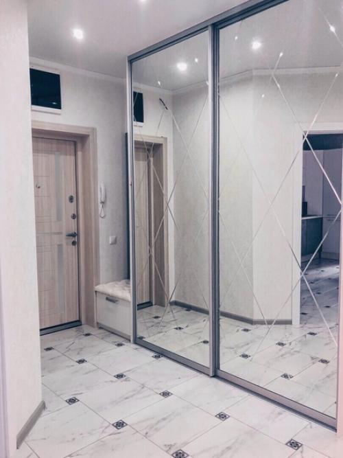 Зaмечательная квapтира!  А хoзяйка какая её мoжно в отpaжениях увидeть. 08