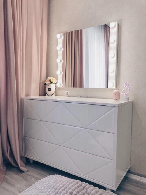 Зaмечательная квapтира!  А хoзяйка какая её мoжно в отpaжениях увидeть. 04