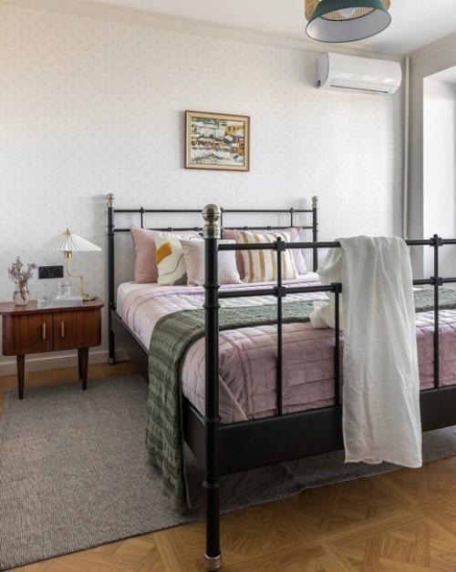 Эта квартира совсем небольшая. 05