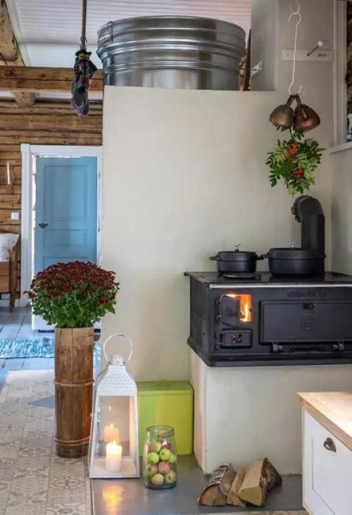 Молодая пара очень старую фабрику выкупила.