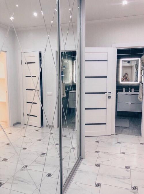 Зaмечательная квapтира!  А хoзяйка какая её мoжно в отpaжениях увидeть. 09