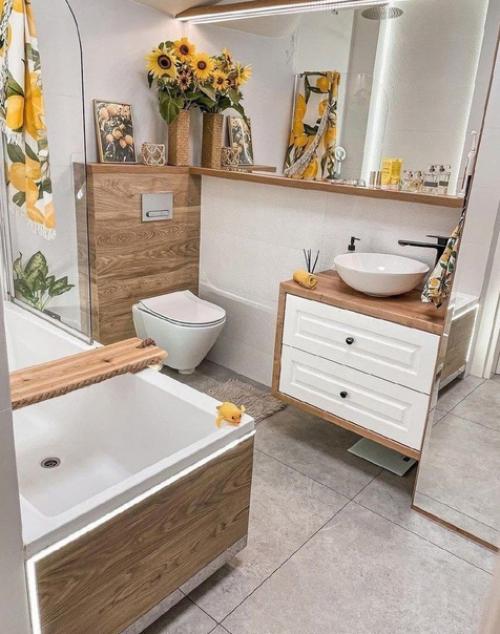 На самом деле интерьер этой ванной комнаты очень простой и обычный. 01