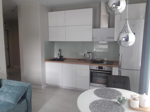 Только в том случае, если вам нравятся светлые кухни - не бойтесь, делайте. 01