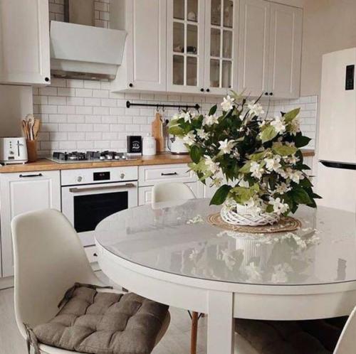 Теплая кухня. В которой чувствуется рука хозяйки.