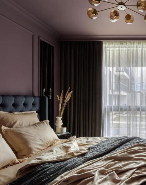 Спальня с особой атмосферой, с интересными стенами. 02