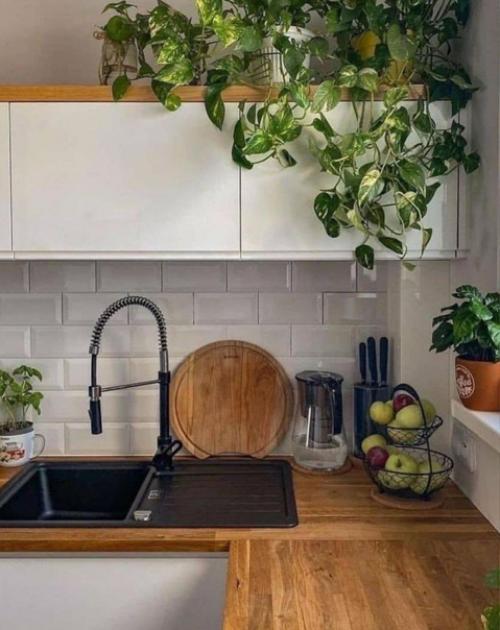 Пусть квартира и не большая по размеру, но каждый ее уголок наполнен любовью и заботой. 03