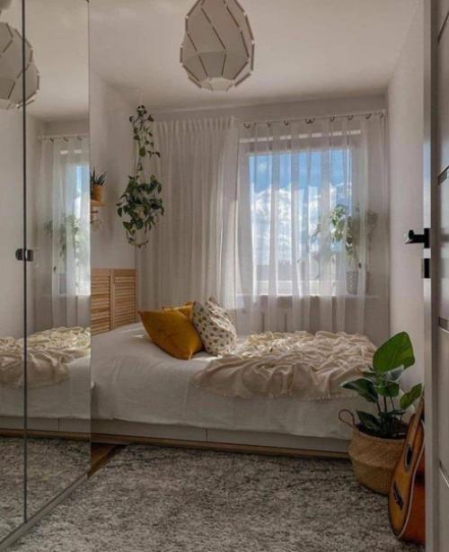 Пусть квартира и не большая по размеру, но каждый ее уголок наполнен любовью и заботой. 02