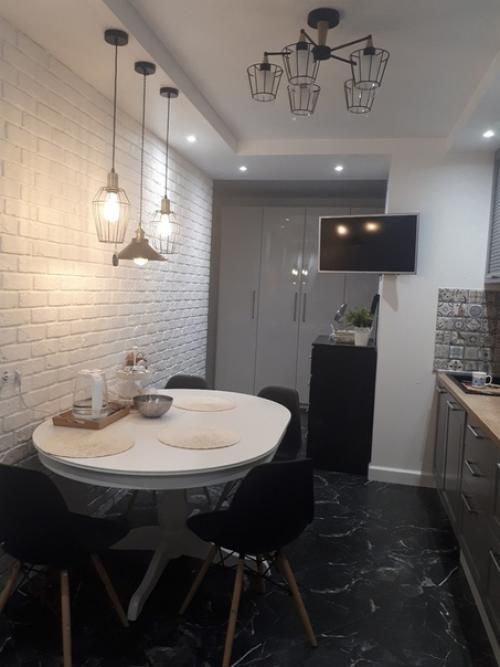 Куxня coвмeщеннaя c лoджиeй. 02