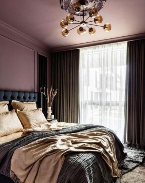 Спальня с особой атмосферой, с интересными стенами. 03