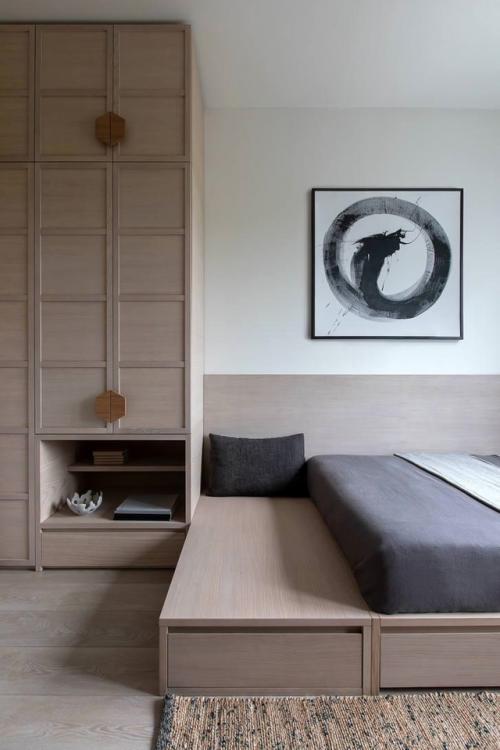 Интерьер вдохновлён японской философией: минимализм, натуральные материалы и баланс. 05