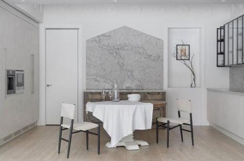 Природные мотивы и материалы в оформлении интерьера дома.