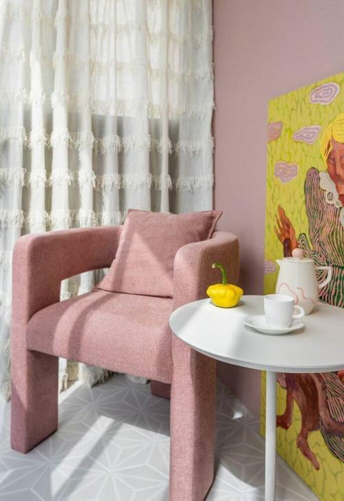 Квартира, в которой отражены впечатления и стиль жизни её владельцев. 06