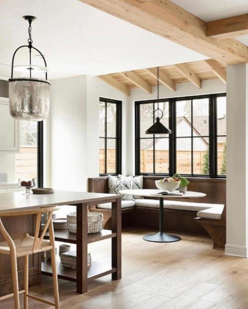 Просторный дом с большим количеством окон. 02